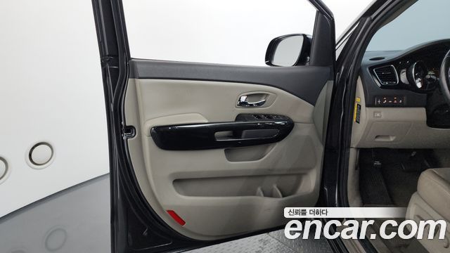 Kia Canival 2018 — photo 14