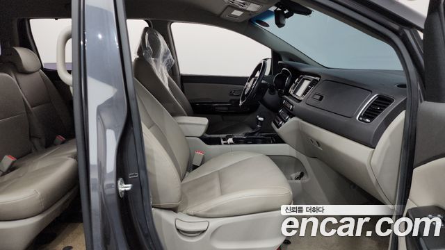 Kia Canival 2018 — photo 16