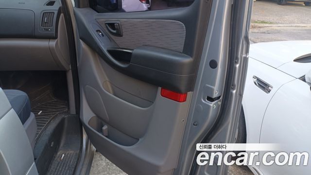 Hyundai Starex 2017 — photo 12