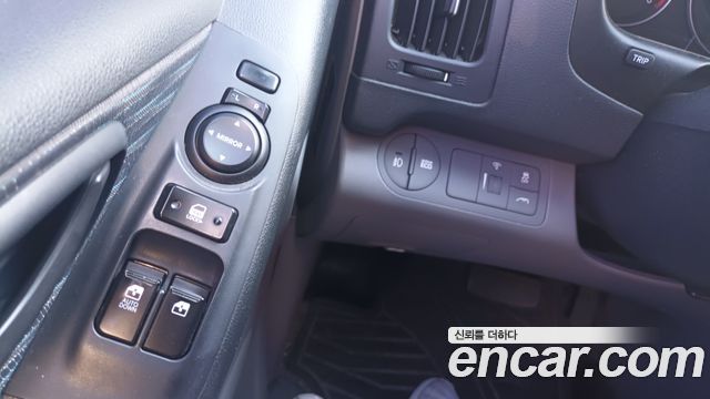 Hyundai Starex 2017 — photo 13