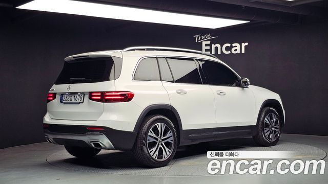 Mercedes-Benz GLB-Class 2024 — photo 2