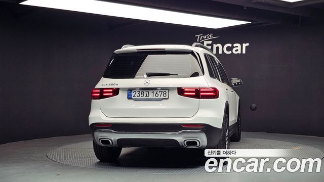 Mercedes-Benz GLB-Class 2024 — photo 4