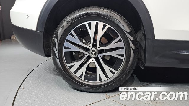 Mercedes-Benz GLB-Class 2024 — photo 5