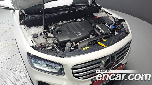 Mercedes-Benz GLB-Class 2024 — photo 6