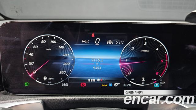 Mercedes-Benz GLB-Class 2024 — photo 11