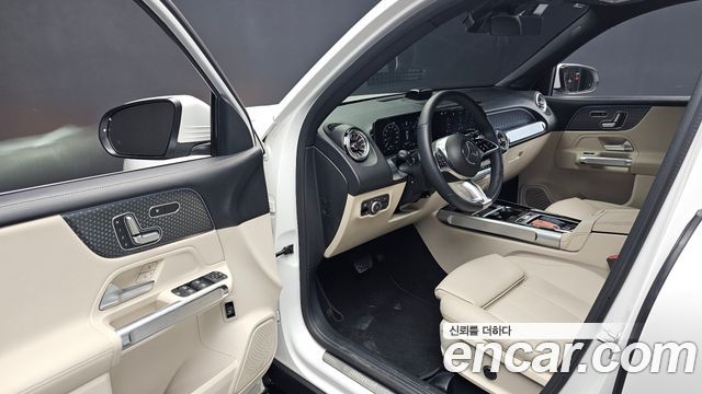 Mercedes-Benz GLB-Class 2024 — photo 13