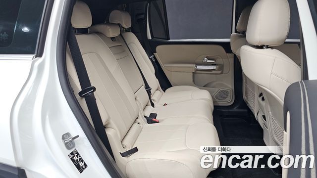 Mercedes-Benz GLB-Class 2024 — photo 17
