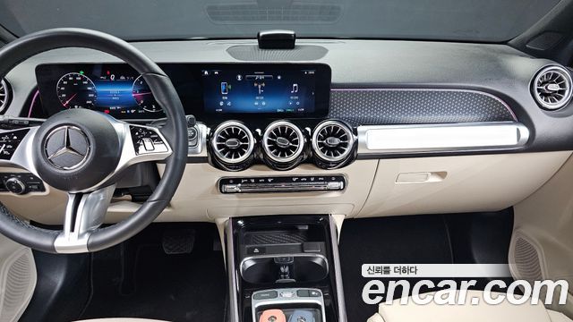 Mercedes-Benz GLB-Class 2024 — photo 19