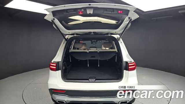 Mercedes-Benz GLB-Class 2024 — photo 26