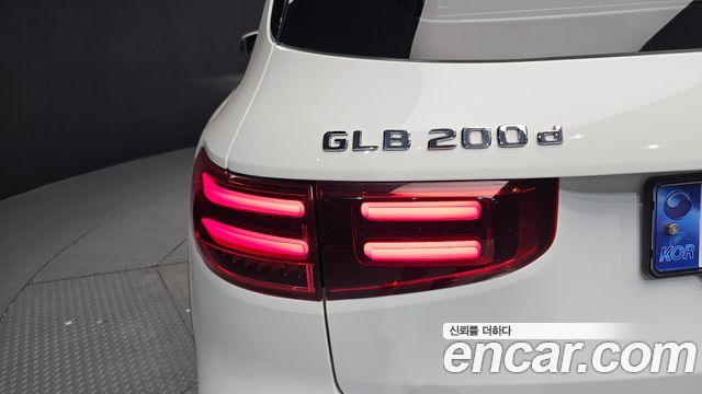 Mercedes-Benz GLB-Class 2024 — photo 9