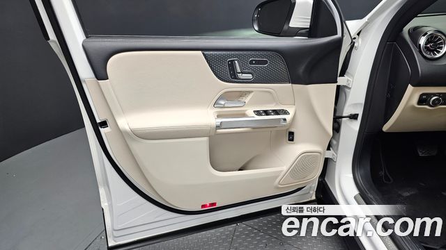 Mercedes-Benz GLB-Class 2024 — photo 14