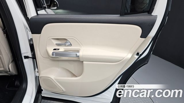Mercedes-Benz GLB-Class 2024 — photo 15