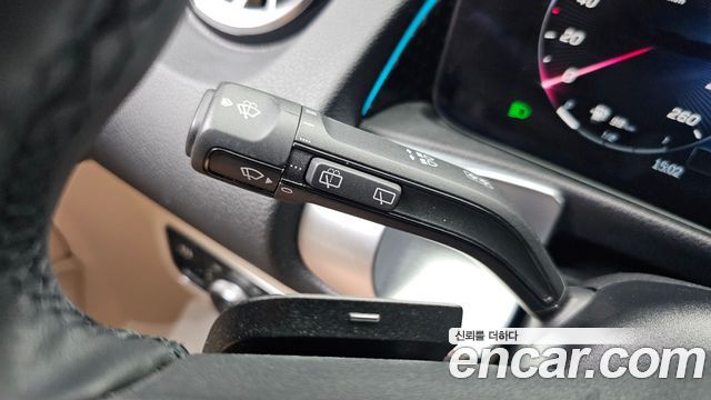 Mercedes-Benz GLB-Class 2024 — photo 29