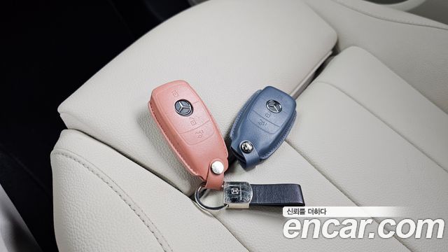 Mercedes-Benz GLB-Class 2024 — photo 30
