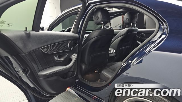 Mercedes-Benz C-Class 2017 — photo 12