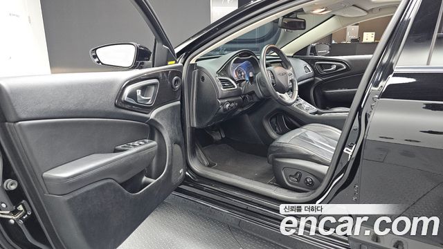 Chrysler 200 2015 — photo 10