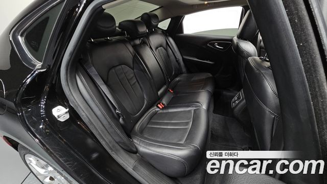 Chrysler 200 2015 — photo 11