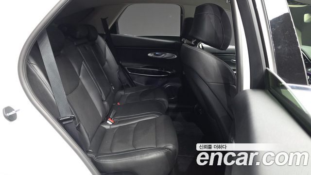 Genesis GV70 2021 — photo 18