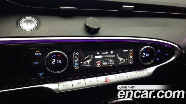 Genesis GV70 2021 — photo 23