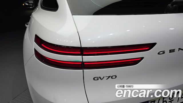 Genesis GV70 2021 — photo 9