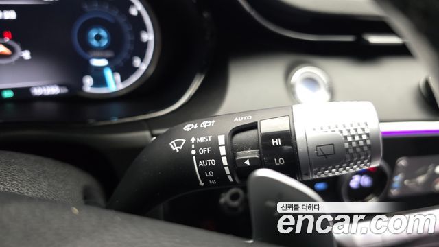 Genesis GV70 2021 — photo 28