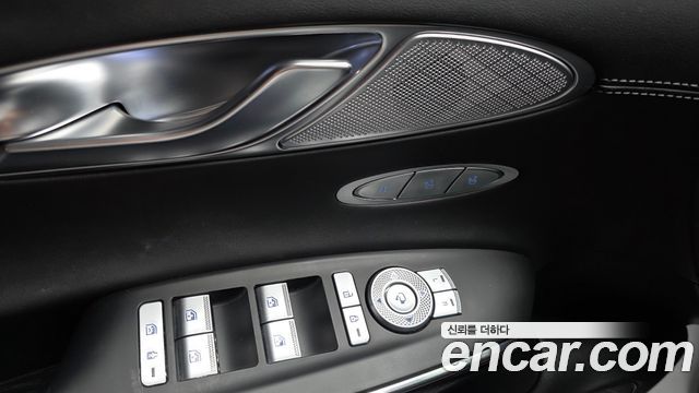 Genesis GV70 2021 — photo 29