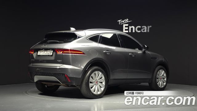 Jaguar E-PACE 2019 — photo 2