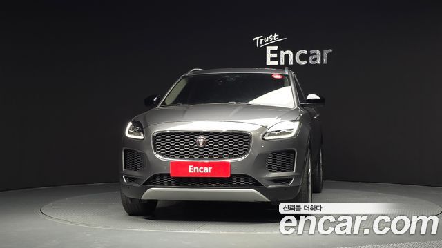 Jaguar E-PACE 2019 — photo 3