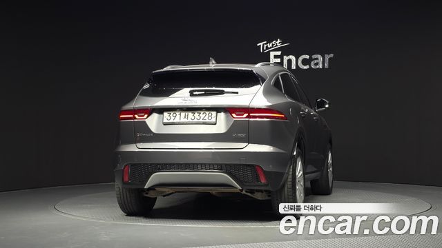 Jaguar E-PACE 2019 — photo 4