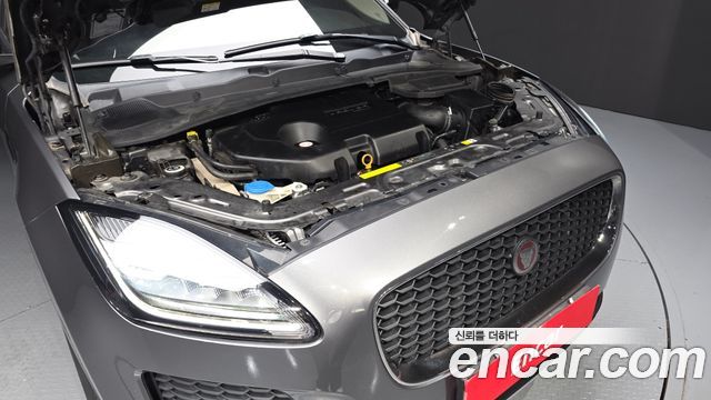 Jaguar E-PACE 2019 — photo 6