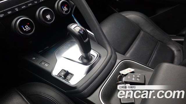Jaguar E-PACE 2019 — photo 12