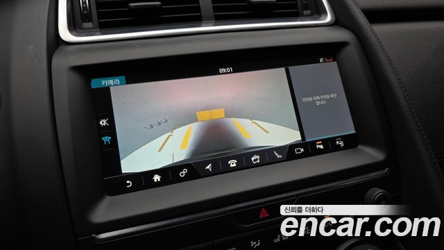 Jaguar E-PACE 2019 — photo 20