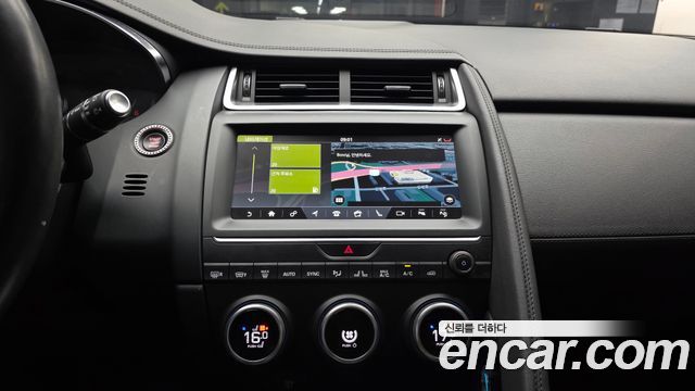 Jaguar E-PACE 2019 — photo 21
