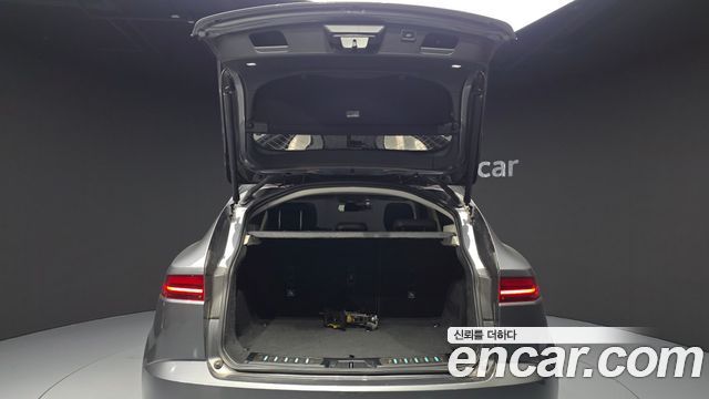 Jaguar E-PACE 2019 — photo 25