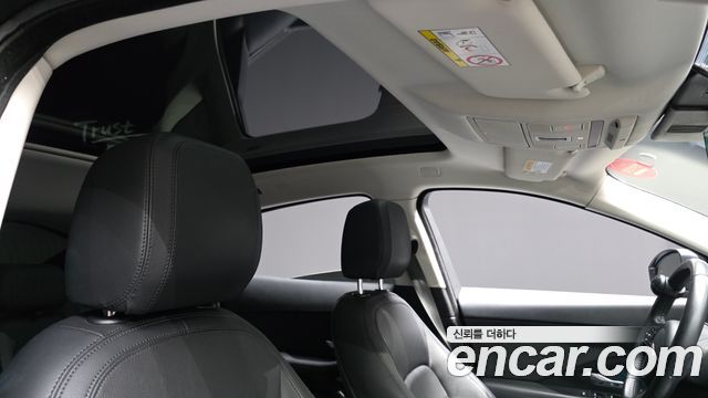 Jaguar E-PACE 2019 — photo 26