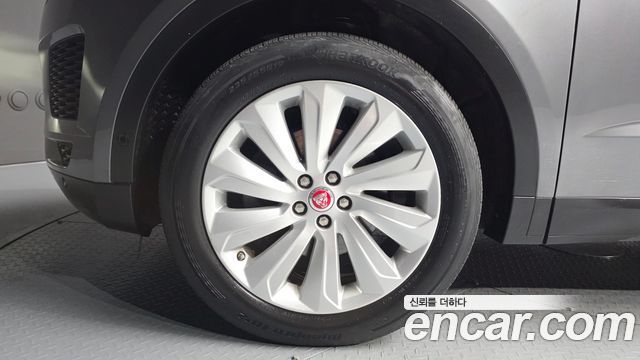 Jaguar E-PACE 2019 — photo 7