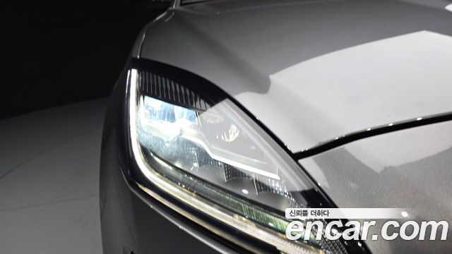 Jaguar E-PACE 2019 — photo 8
