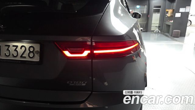 Jaguar E-PACE 2019 — photo 9
