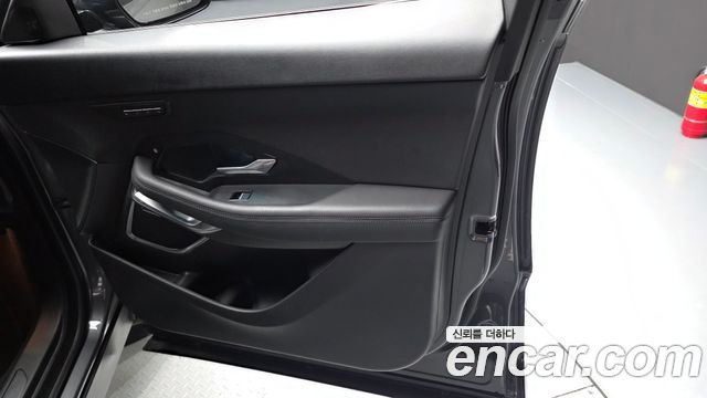 Jaguar E-PACE 2019 — photo 14