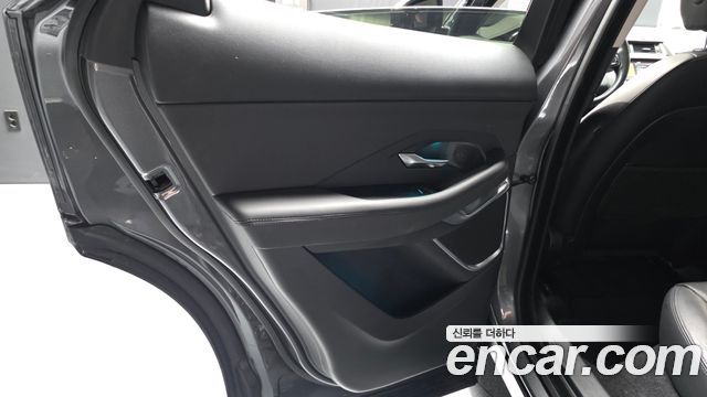 Jaguar E-PACE 2019 — photo 15