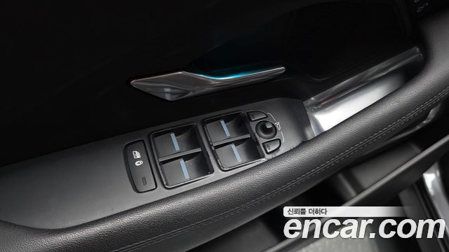 Jaguar E-PACE 2019 — photo 27