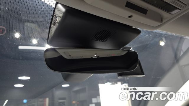 Jaguar E-PACE 2019 — photo 28