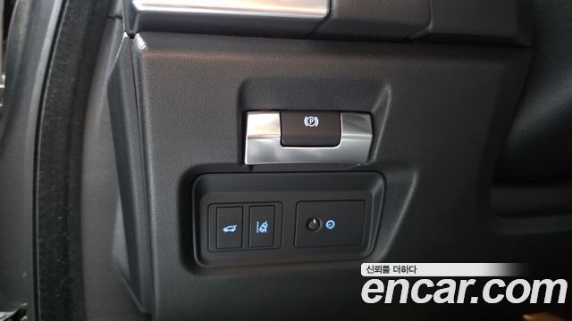 Jaguar E-PACE 2019 — photo 29