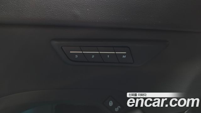 Jaguar E-PACE 2019 — photo 31