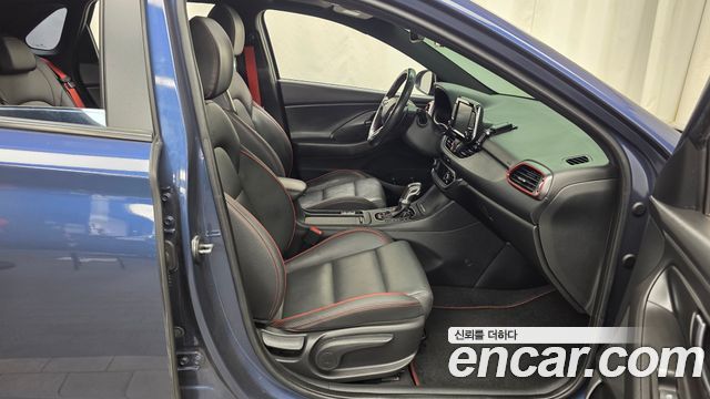 Hyundai i30 2019 — photo 17