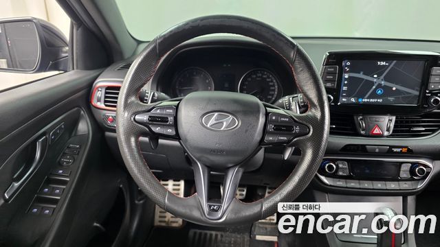 Hyundai i30 2019 — photo 19