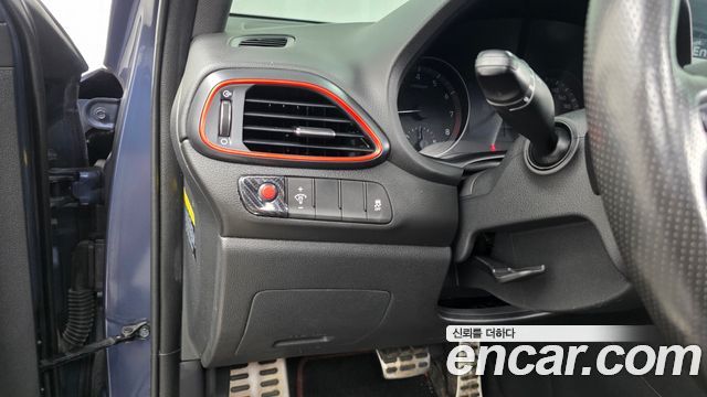 Hyundai i30 2019 — photo 22