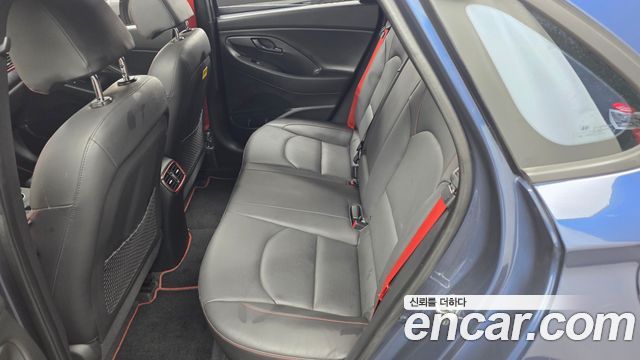 Hyundai i30 2019 — photo 16