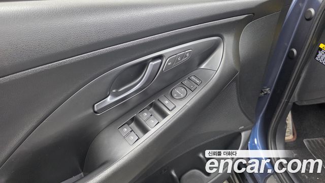Hyundai i30 2019 — photo 27