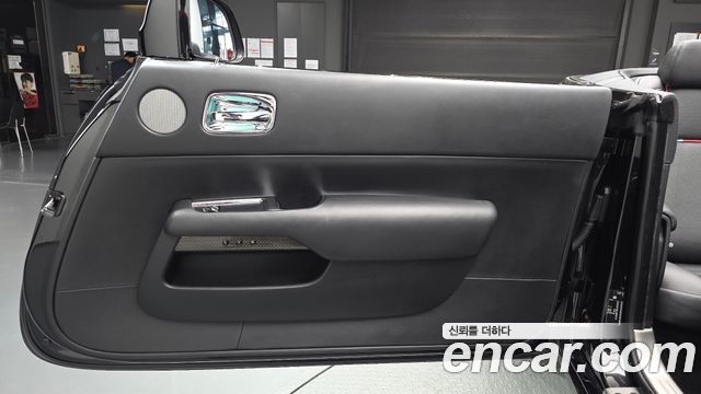 Rolls-Royce Dawn 2020 — photo 15